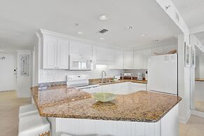 Beachfront Condo w/ View & Pool, Sleeps 8
