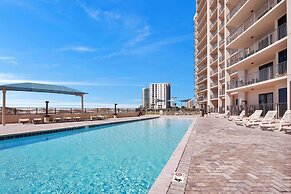 Beachfront Condo w/ View & Pool, Sleeps 8