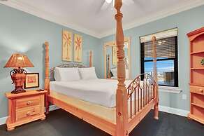 Beachfront Condo w/ View & Pool, Sleeps 8