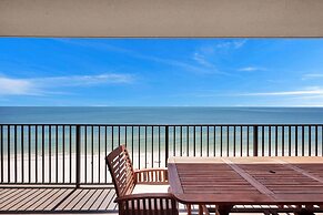 Beachfront Condo w/ View & Pool, Sleeps 8