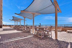 Beachfront Condo w/ View & Pool, Sleeps 8