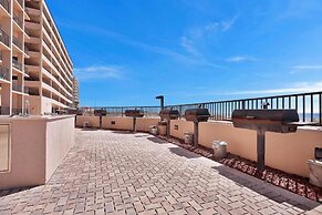 Beachfront Condo w/ View & Pool, Sleeps 8
