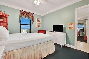 Beachfront Condo w/ View & Pool, Sleeps 8