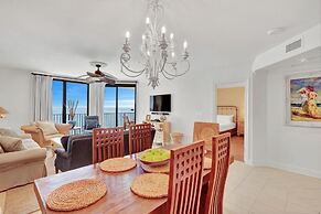 Beachfront Condo w/ View & Pool, Sleeps 8
