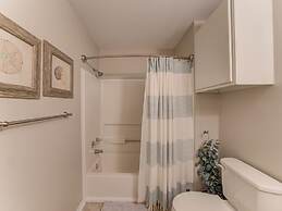 Full Condo w/ Pool & Gym, Sleeps 4