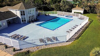 Full Condo w/ Pool & Gym, Sleeps 4