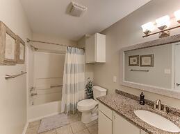 Full Condo w/ Pool & Gym, Sleeps 4