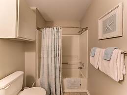 Full Condo w/ Pool & Gym, Sleeps 4