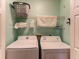 Full Condo w/ Pool & Gym, Sleeps 4