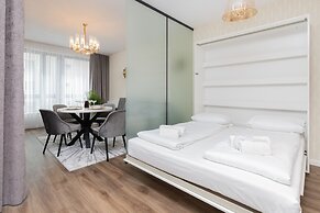 Deluxe Apartment by Renters Prestige