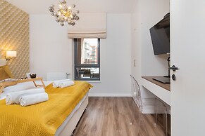 Deluxe Apartment by Renters Prestige