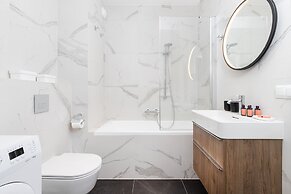 Deluxe Apartment by Renters Prestige