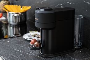 Deluxe Apartment by Renters Prestige