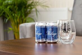 Deluxe Apartment by Renters Prestige