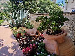 Apartments Mavi - Two-bedroom Apartment With Terrace and City View