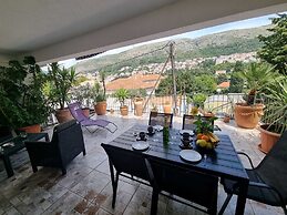 Apartments Mavi - Two-bedroom Apartment With Terrace and City View