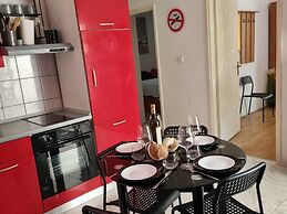 Apartments Mavi - Two-bedroom Apartment With Terrace and City View