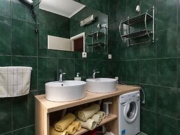 Apartments Mavi - Two-bedroom Apartment With Terrace and City View