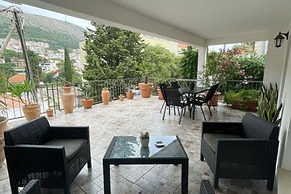 Apartments Mavi - Two-bedroom Apartment With Terrace and City View
