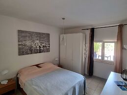 Apartments Mavi - Two-bedroom Apartment With Terrace and City View