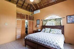 Yanceylargo Estate - Newly Renovated 3 Br Villa W Gorgeous Mountain Vi