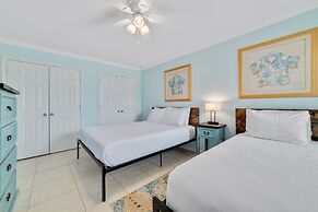 Updated, Ground Floor Unit w/ Pool & Gym, Sleeps 6