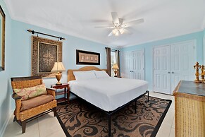 Updated, Ground Floor Unit w/ Pool & Gym, Sleeps 6