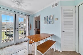 Updated, Ground Floor Unit w/ Pool & Gym, Sleeps 6