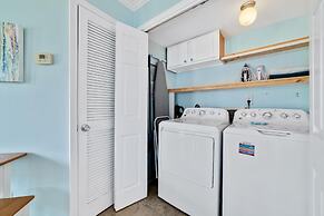 Updated, Ground Floor Unit w/ Pool & Gym, Sleeps 6