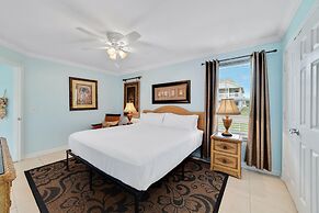 Updated, Ground Floor Unit w/ Pool & Gym, Sleeps 6