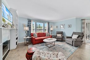 Updated, Ground Floor Unit w/ Pool & Gym, Sleeps 6