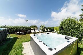 Villa Luisa Jacuzzi and Pool