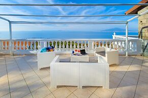 Villa Luisa Jacuzzi and Pool