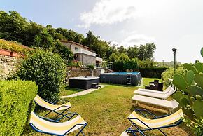 Villa Luisa Jacuzzi and Pool