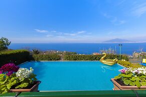Villa Luisa Jacuzzi and Pool