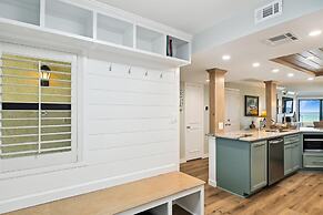 Inlet Reef 105 is a beautifully decorated and absolutely gorgeous 2 BR