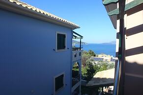 Charming 4-bed House in Nikiana