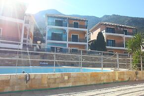 Charming 4-bed House in Nikiana