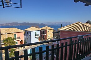 Charming 4-bed House in Nikiana