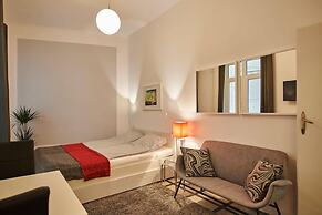 Super Central Studio Apartment - With Balcony