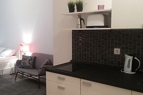 Super Central Studio Apartment - With Balcony