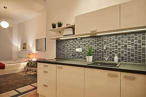 Super Central Studio Apartment - With Balcony