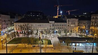 Super Central Studio Apartment - With Balcony