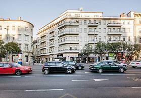 Super Central Studio Apartment - With Balcony