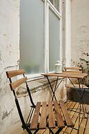 Super Central Studio Apartment - With Balcony