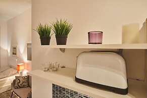 Super Central Studio Apartment - With Balcony