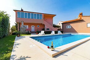 Holiday House Damir - Apartment 1