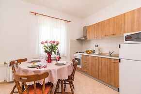 Holiday House Damir - Apartment 1