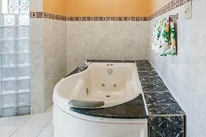 Yanceylargo Estate - Newly Renovated 7br Beautiful Two-story Estate Vi