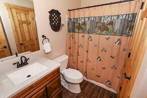 Seven Springs 2 BR Premium Condo, Walk to Slopes by RedAwning - Save 1